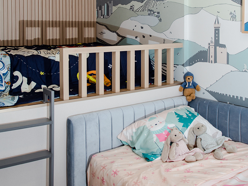 Desain kamar split-level dengan Everglo Kids Care