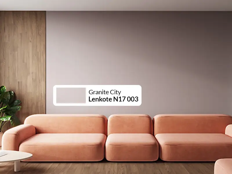 Ruang tamu dengan kombinasi warna cat peach dan abu-abu muda yang elegan dan hangat.